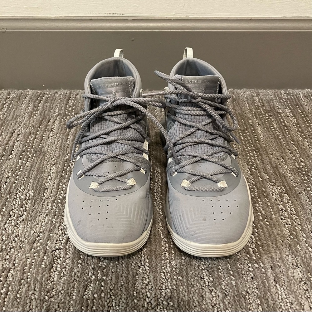 Youth Boys Under Armour Gray Basketball Sneakers Size 2.5